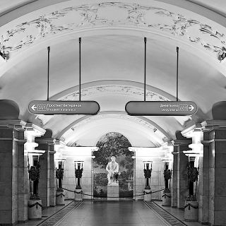 Illustration for article titled Russian Underground Stations Look Even More Stunning In Black and White